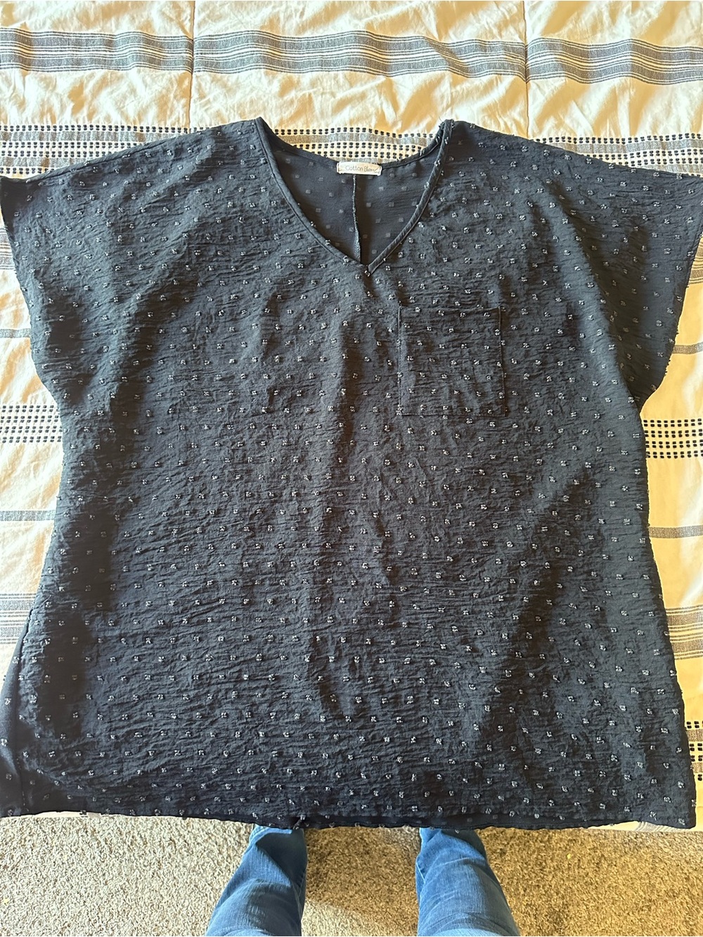 V-Neck Dot-Textured Boxy Blouse - Black